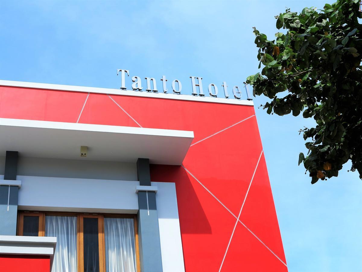 Tanto Hotel Waingapu Exterior photo