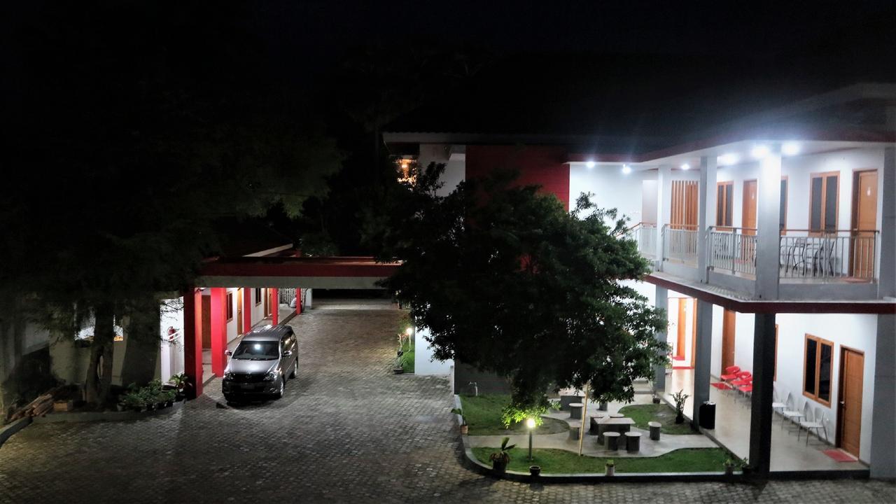 Tanto Hotel Waingapu Exterior photo