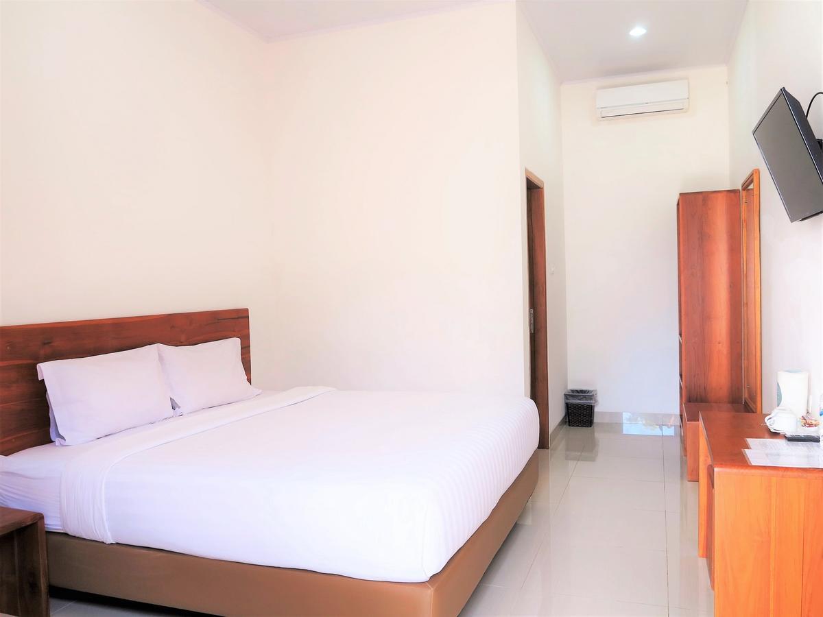 Tanto Hotel Waingapu Exterior photo